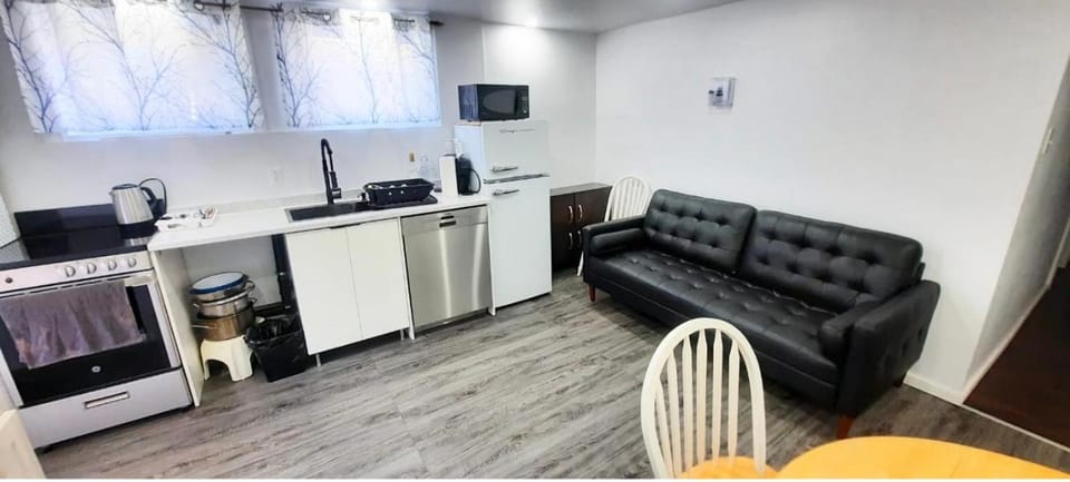 Cute 2 BDR condo Apartment in Laval