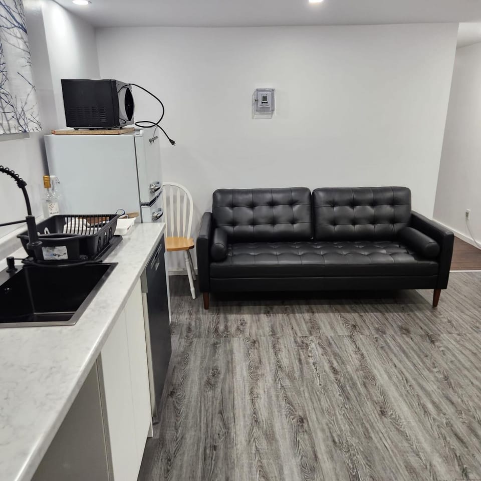 Cute 2 BDR condo Apartment in Laval