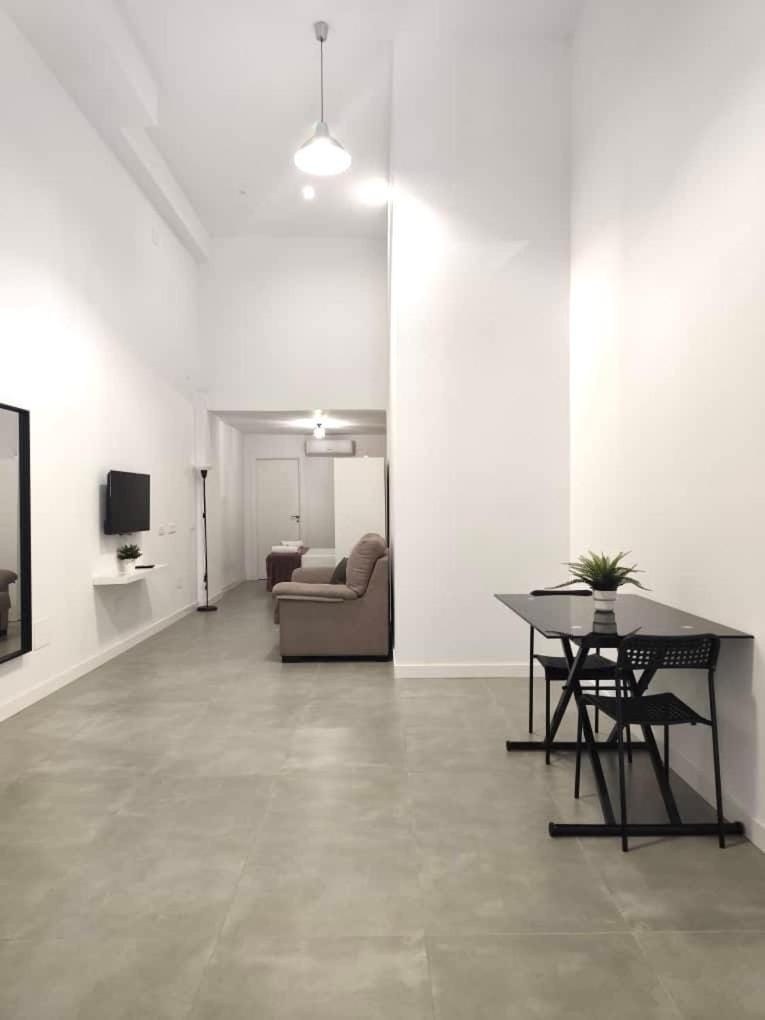 ZONA LUXURY 2 a 5 min de la ESTACIÓN DE TREN Y BUS MARÍA ZAMBRANO Apartment in Malaga