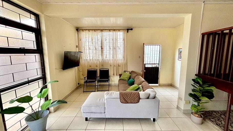 Villa de Playa, Paseo de los Turistas House in Alajuela Province