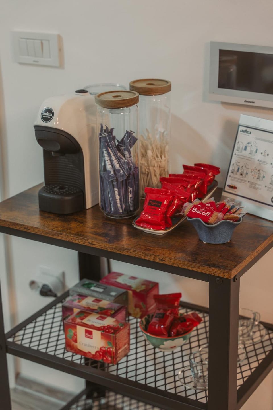 Coffee/tea facilities, Food and drinks, minibar