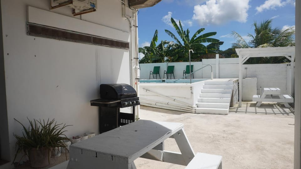 3 pt 3 NG Close Can Open Apartment in Belize District