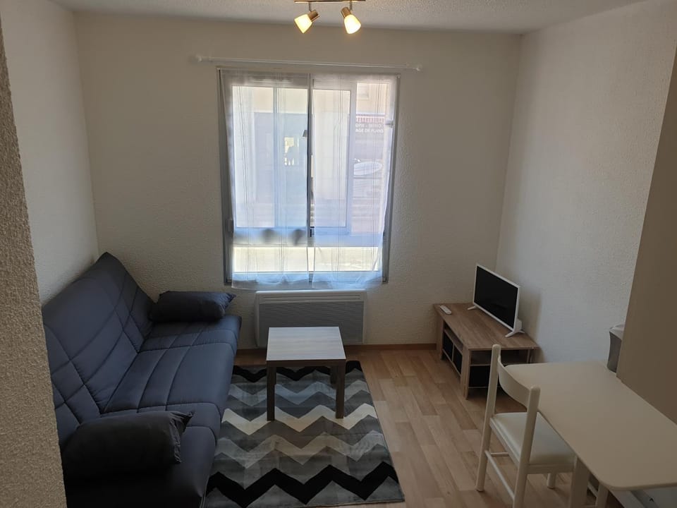 Communal lounge/ TV room, Seating area, Dining area