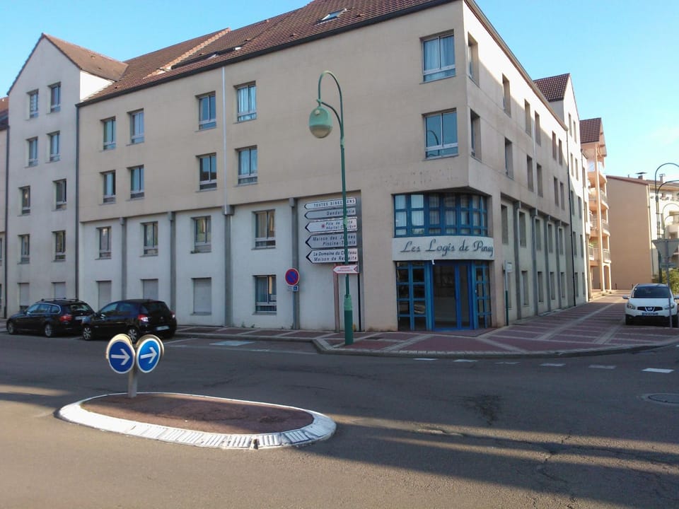 Property building, Neighbourhood, Street view