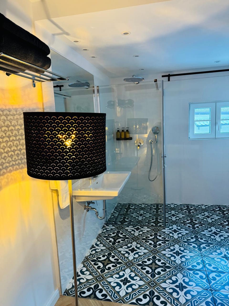 TV and multimedia, Kitchen or kitchenette, minibar, oven
