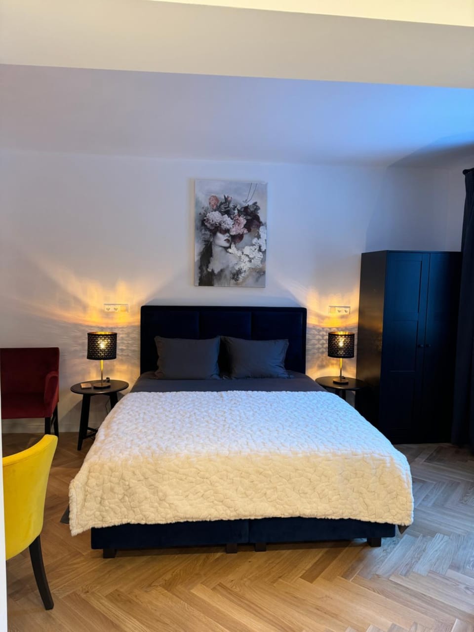 Bed, Photo of the whole room, Bedroom