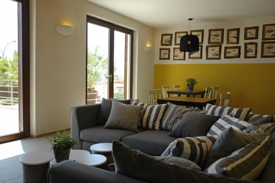 Communal lounge/ TV room