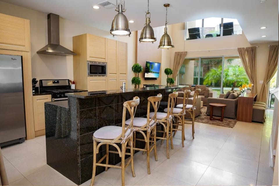 Kitchen or kitchenette, Kitchen or kitchenette