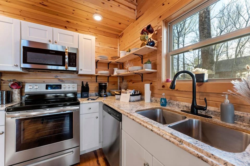 Kitchen or kitchenette, kitchen