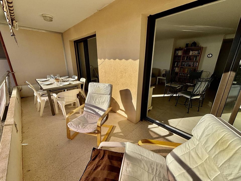 Appartement lumineux avec terrasse et accès plage - FR-1-816-15 Apartment in Le Lavandou