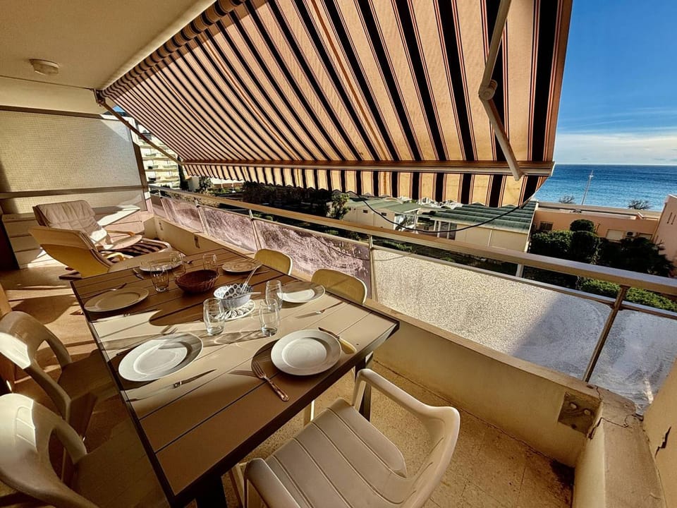 Appartement lumineux avec terrasse et accès plage - FR-1-816-15 Apartment in Le Lavandou