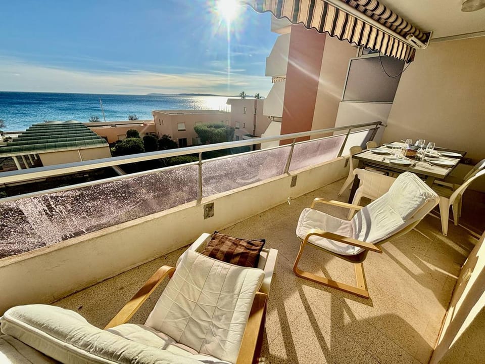 Appartement lumineux avec terrasse et accès plage - FR-1-816-15 Apartment in Le Lavandou