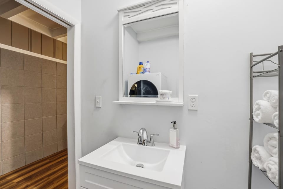Bathroom, towels