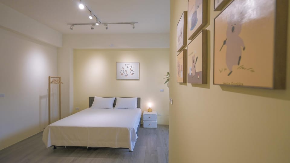 Bed, Photo of the whole room