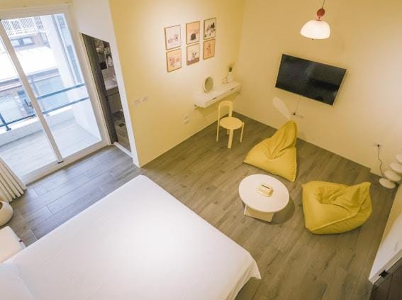 TV and multimedia, Seating area