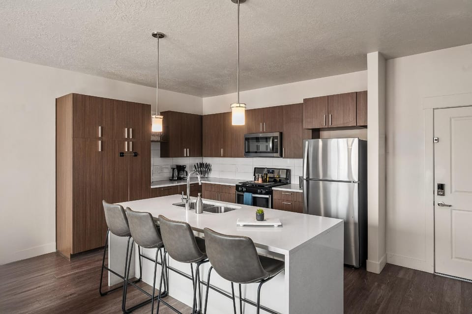 Coffee/tea facilities, Kitchen or kitchenette, Dining area, dishwasher, oven, stove, toaster