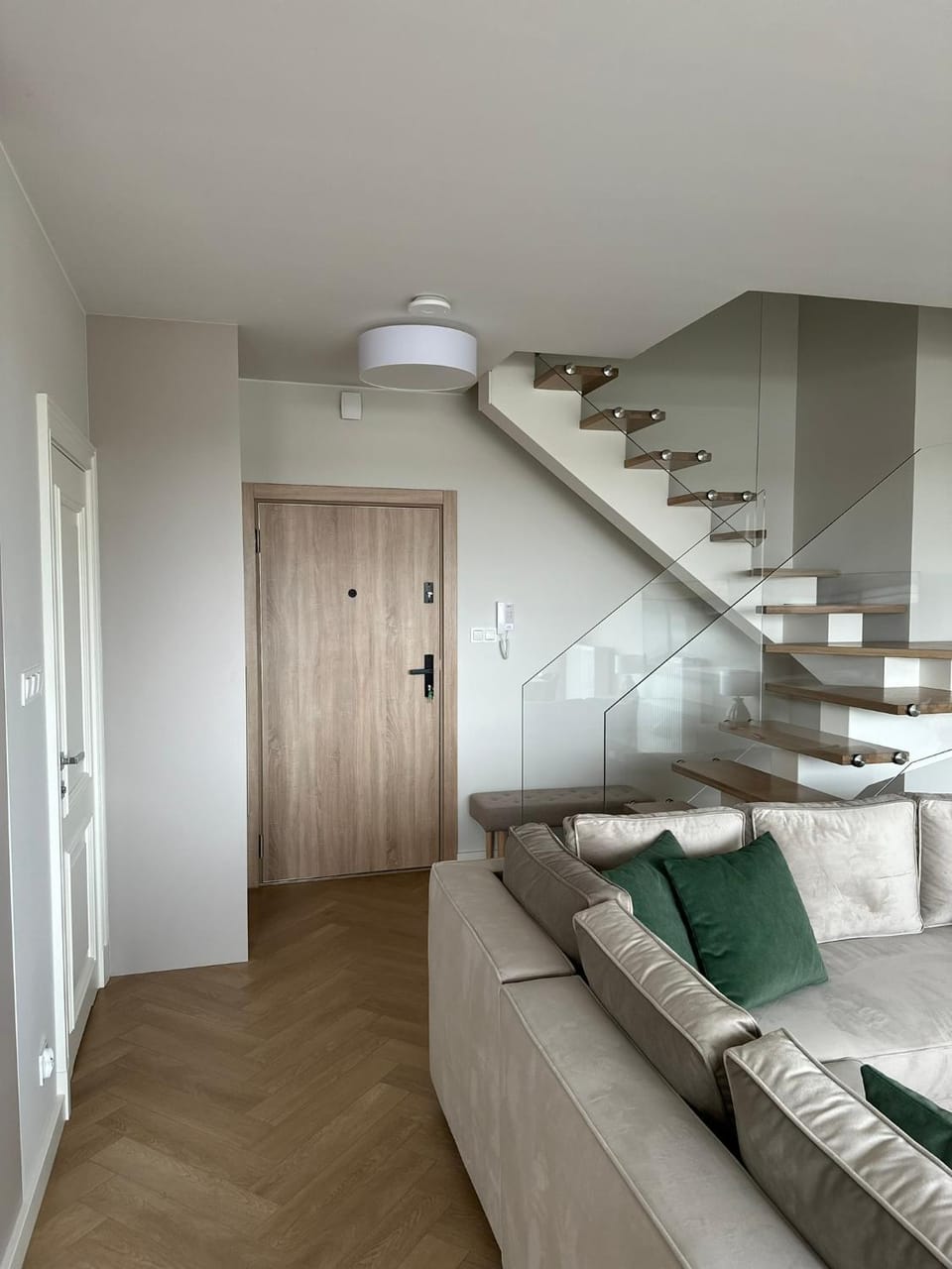 Bed, Living room, Photo of the whole room, wardrobe