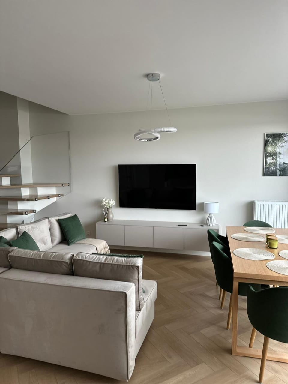 Communal lounge/ TV room, TV and multimedia, Living room, Seating area, Dining area