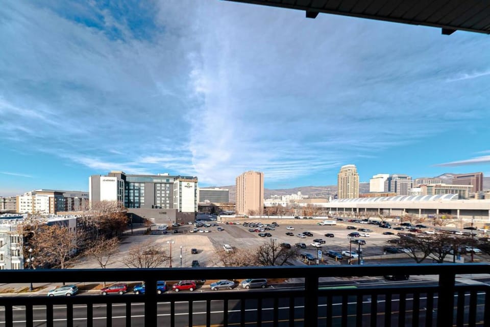 Grand convention centre 1BR- Fireplace,HotTub,Pool Apartment in Salt Lake City