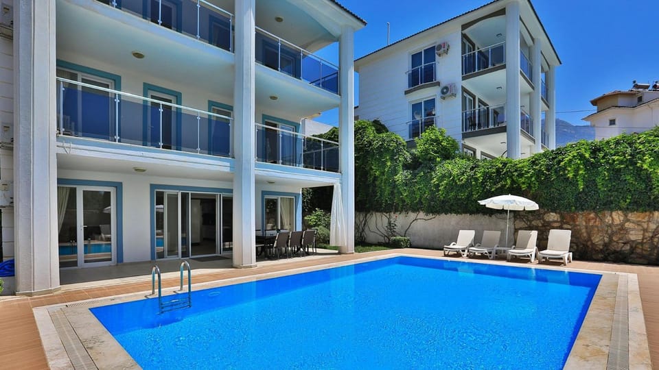 Property building, Patio, Day, Other, Pool view, Swimming pool, sunbed
