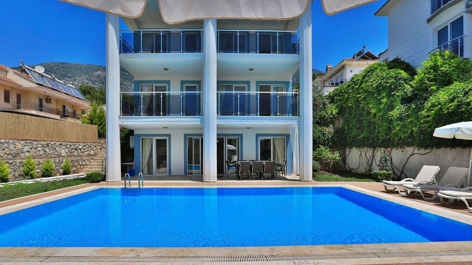 Property building, Patio, Day, Other, Pool view, Swimming pool, sunbed