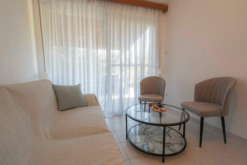 Living room, Photo of the whole room, Seating area