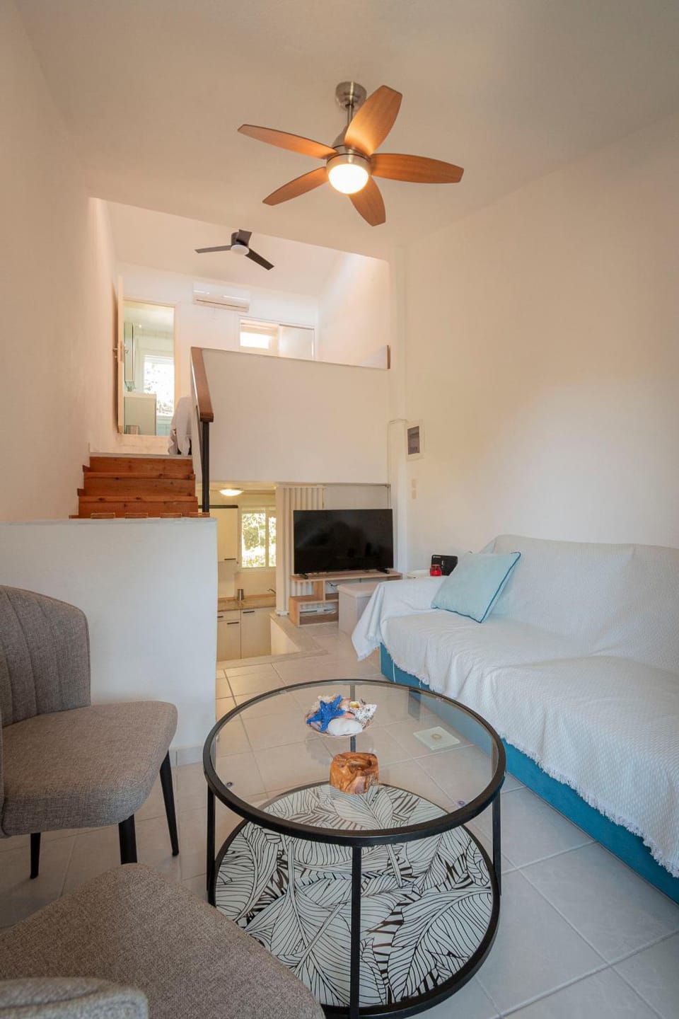 TV and multimedia, Living room, Photo of the whole room, Seating area