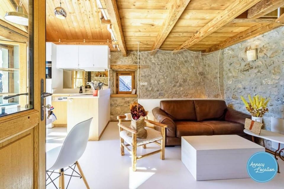 Le Grenier 4 - mazot savoyard House in Menthon-Saint-Bernard