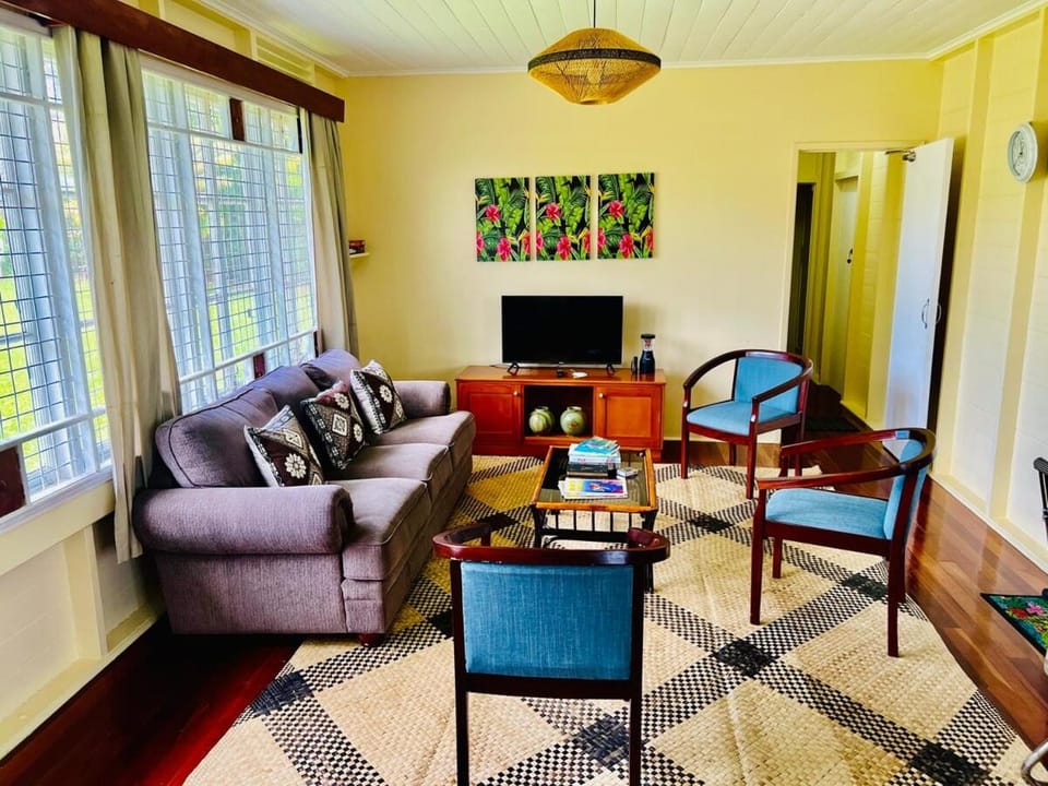 Cozy 3BR Wooden Retreat House in Suva