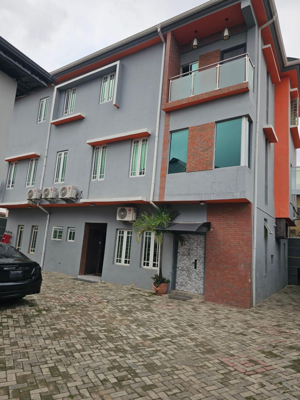 Hen-Cap Apartment Services Apartment in Lagos
