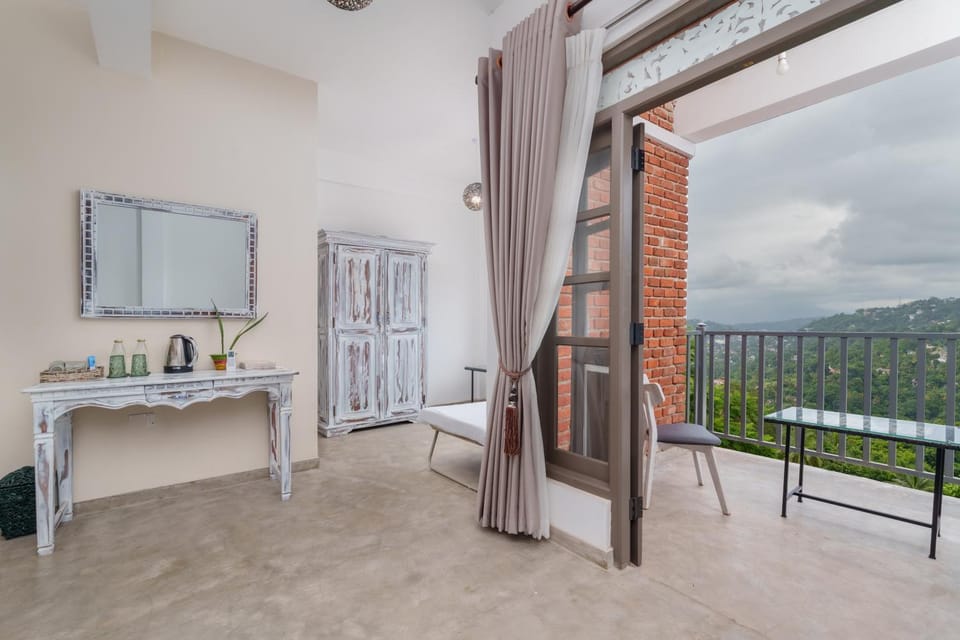 View (from property/room), Balcony/Terrace, Mountain view
