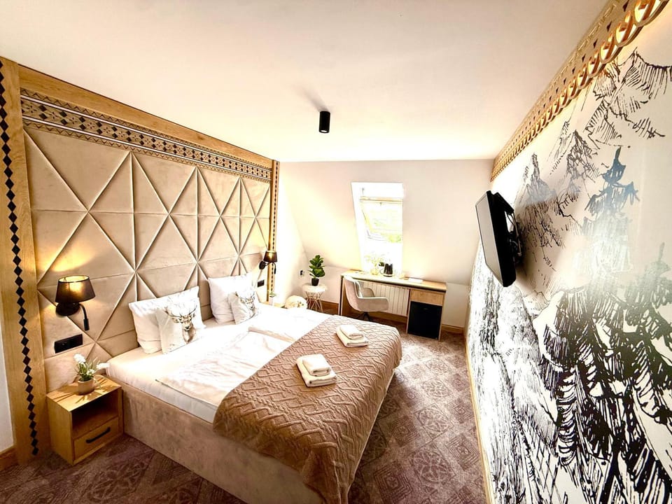 Bed, TV and multimedia, Photo of the whole room, Bedroom