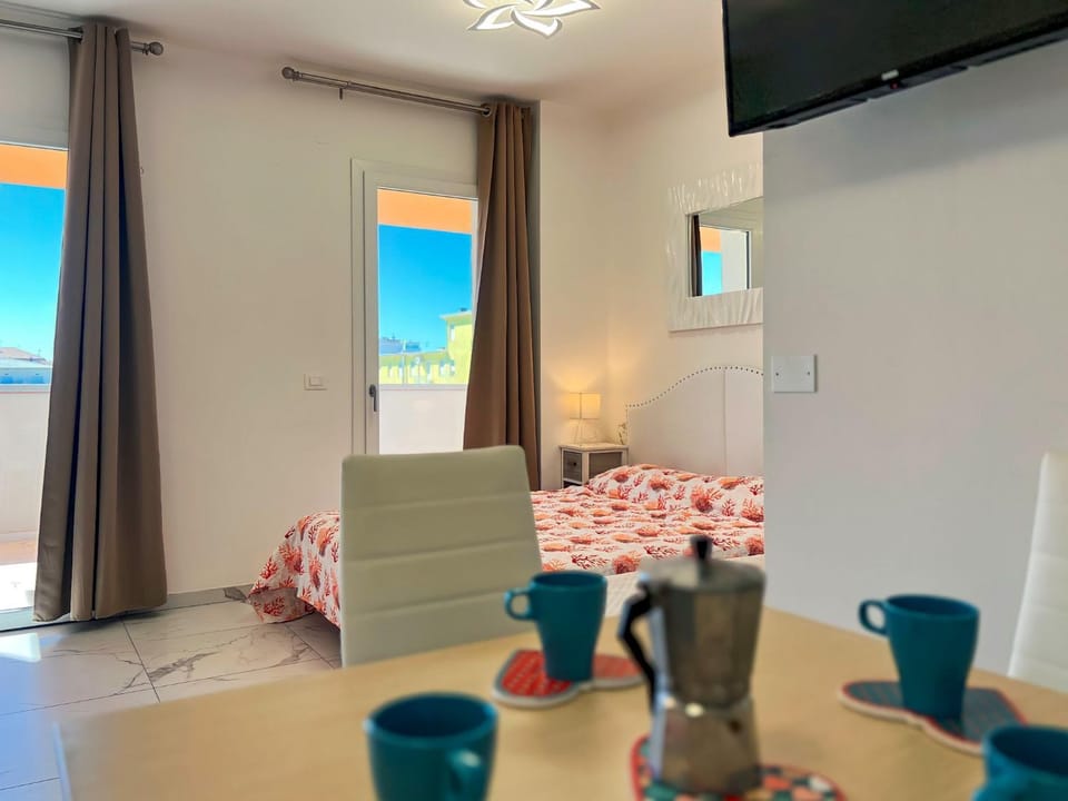 Restaurant/places to eat, Communal lounge/ TV room, Bed, TV and multimedia, View (from property/room), Dining area, Bedroom