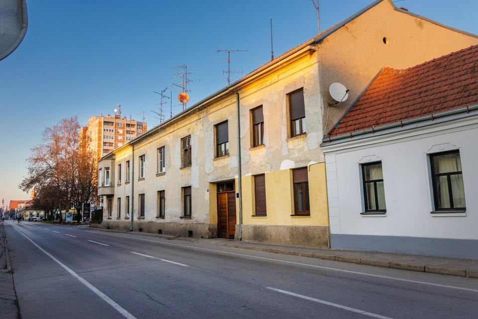 Property building, Street view, Location