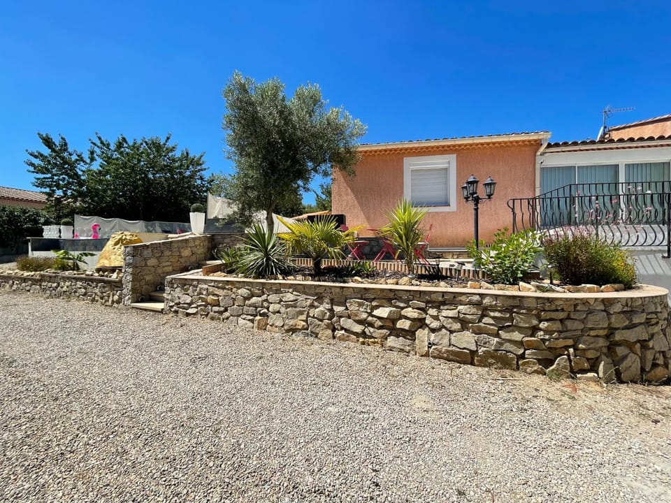Villa 13 personnes avec piscine à débordement Villa in French Riviera