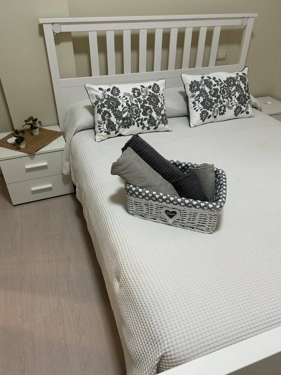 Bedroom, towels
