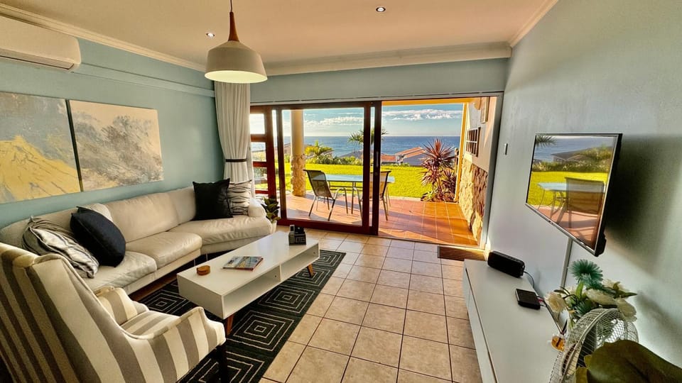 Communal lounge/ TV room, Natural landscape, TV and multimedia, Living room, Seating area, Evening entertainment
