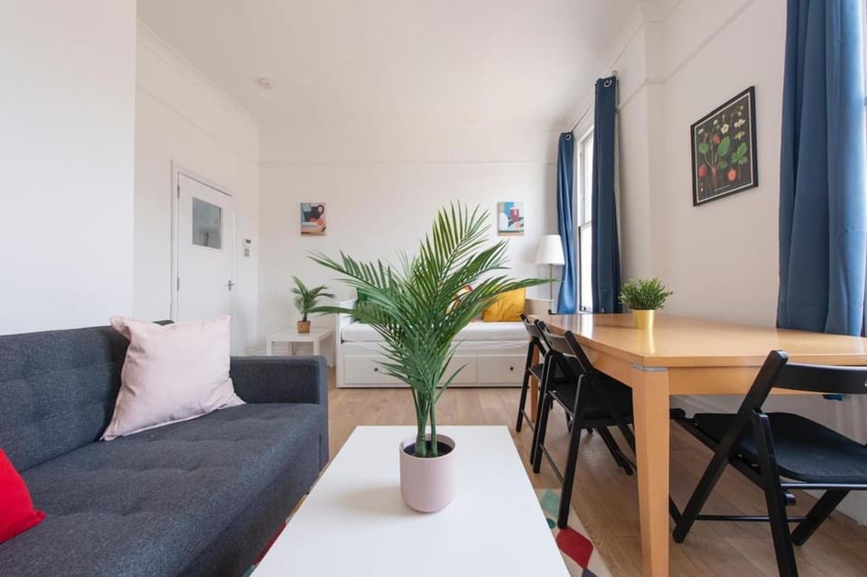 Split-level spacious family apartment Apartment in London Borough of Southwark