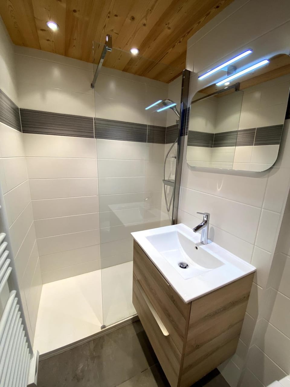 Shower, Bathroom, towels