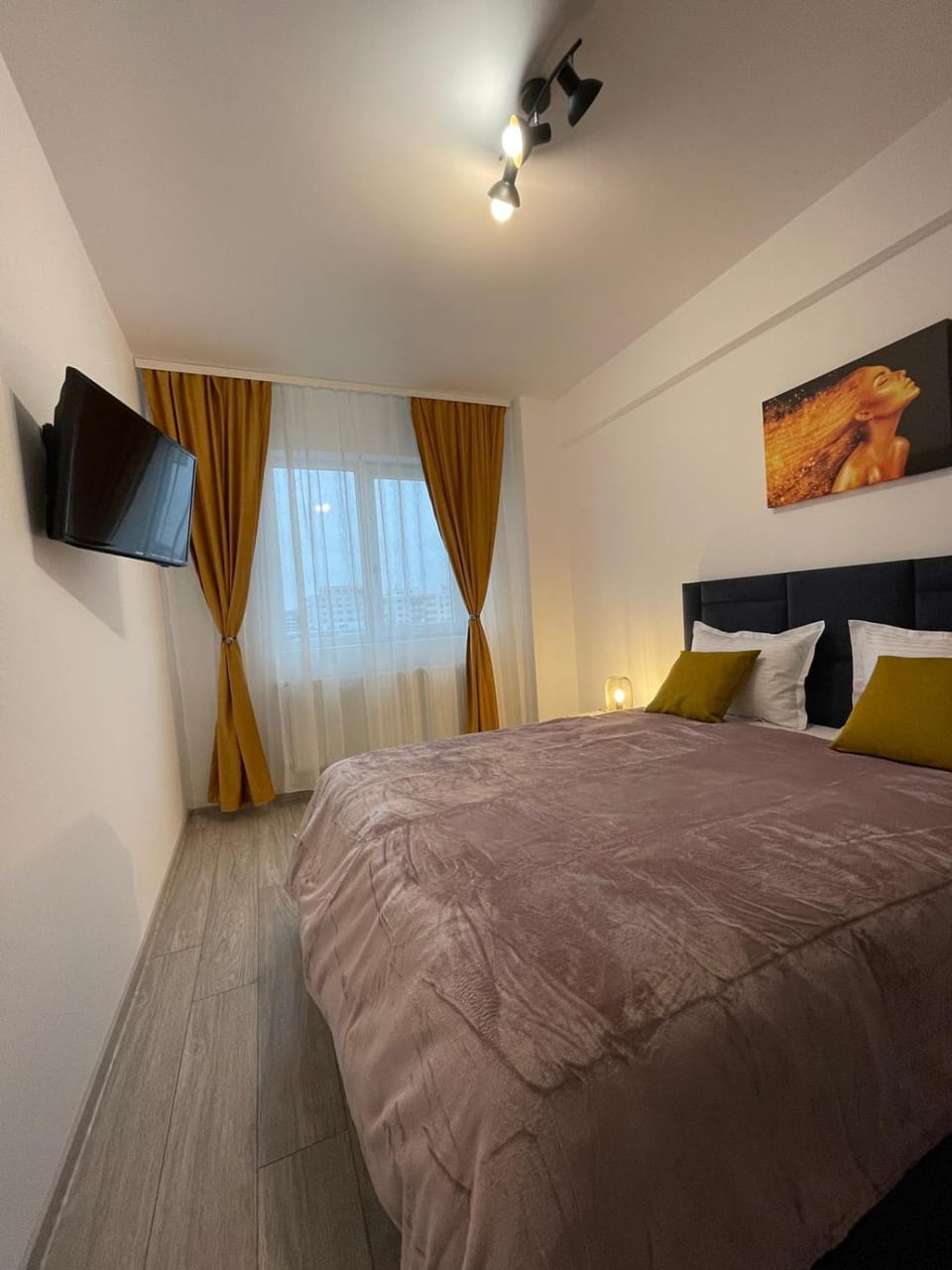 Communal lounge/ TV room, Bed, TV and multimedia, Photo of the whole room, Evening entertainment, Bedroom
