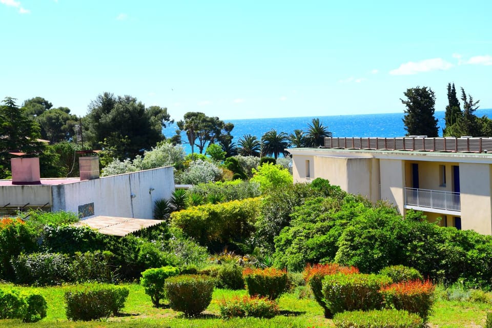 Garden view, Sea view