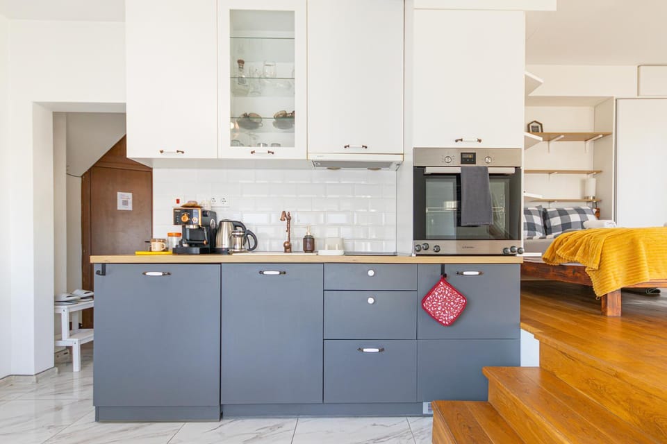 Kitchen or kitchenette, oven, stove