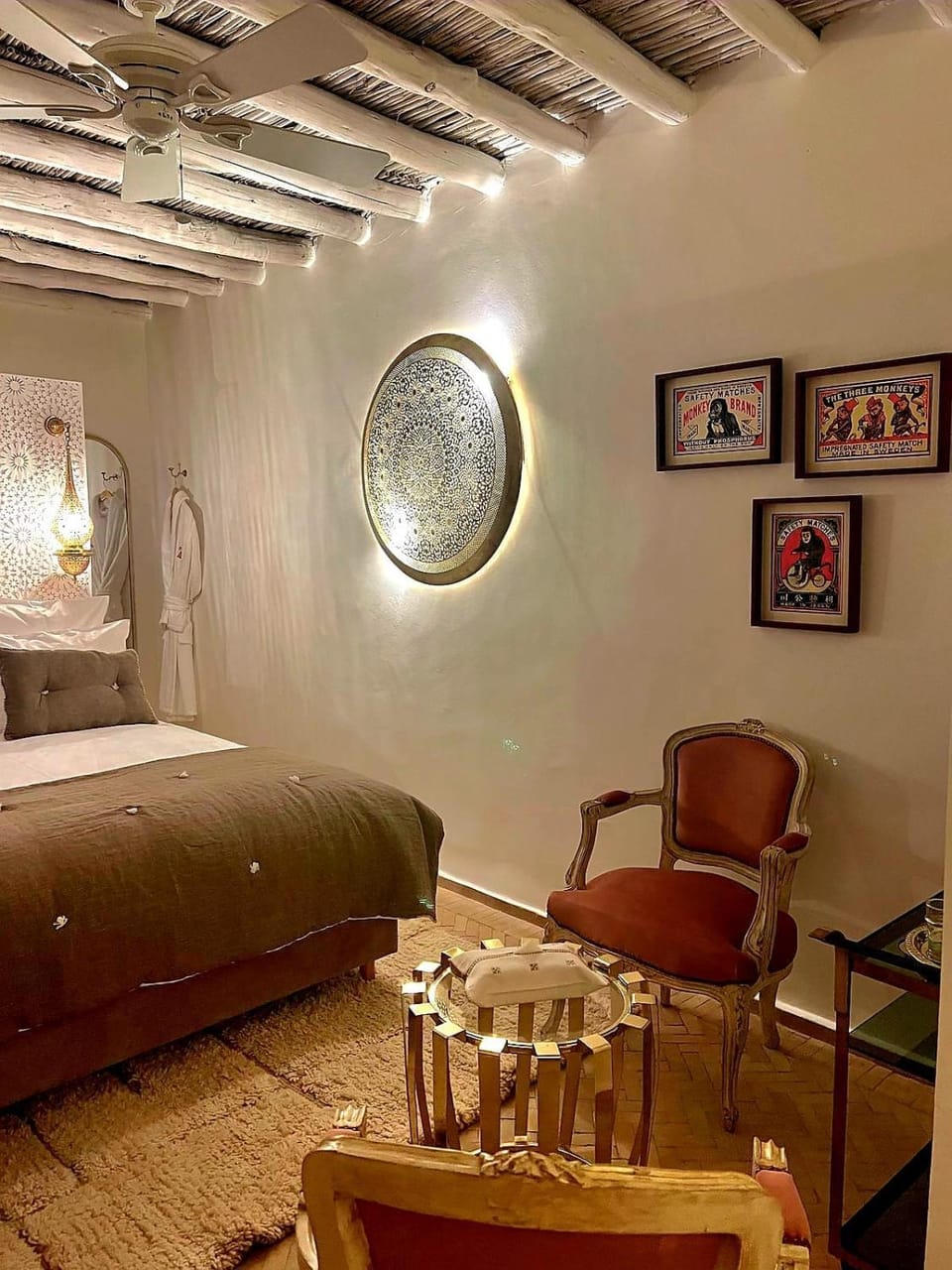 Photo of the whole room, Bedroom