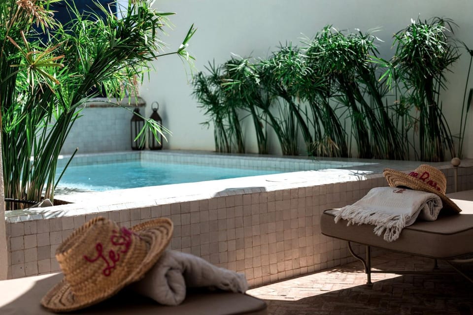 Patio, Garden view, Swimming pool, sunbed