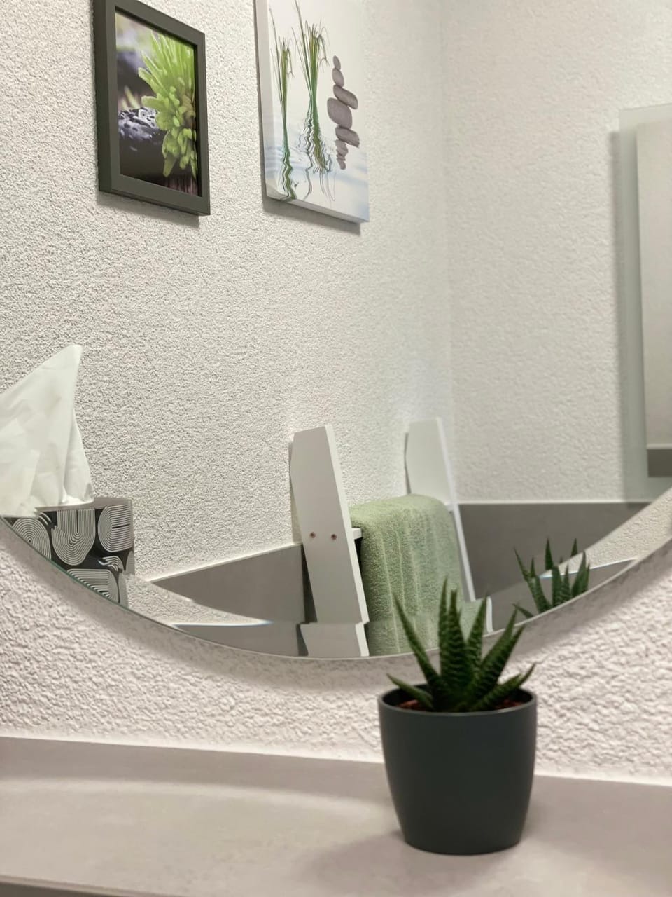 Bathroom, Decorative detail