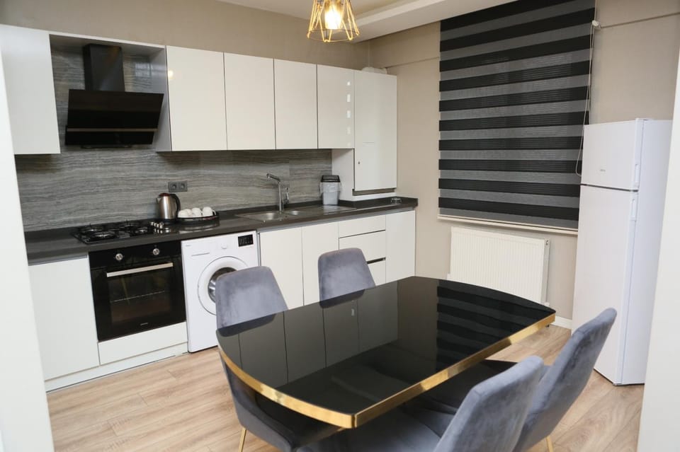 Kitchen or kitchenette, Dining area, stove