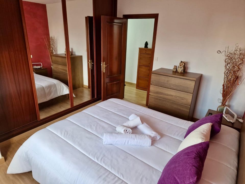 Bed, Bedroom, towels, wardrobe