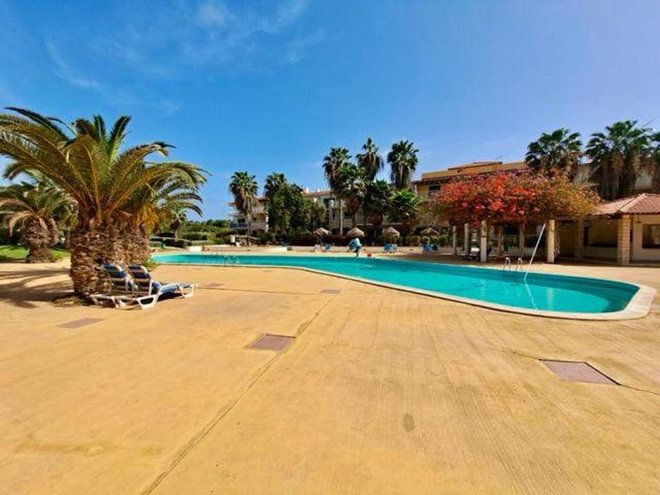 Swimming pool, sunbed