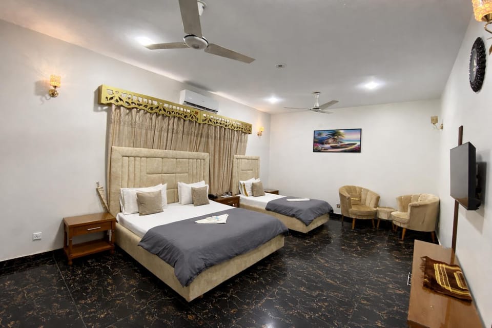Bed, Living room, Bedroom, Family, towels, air conditioner