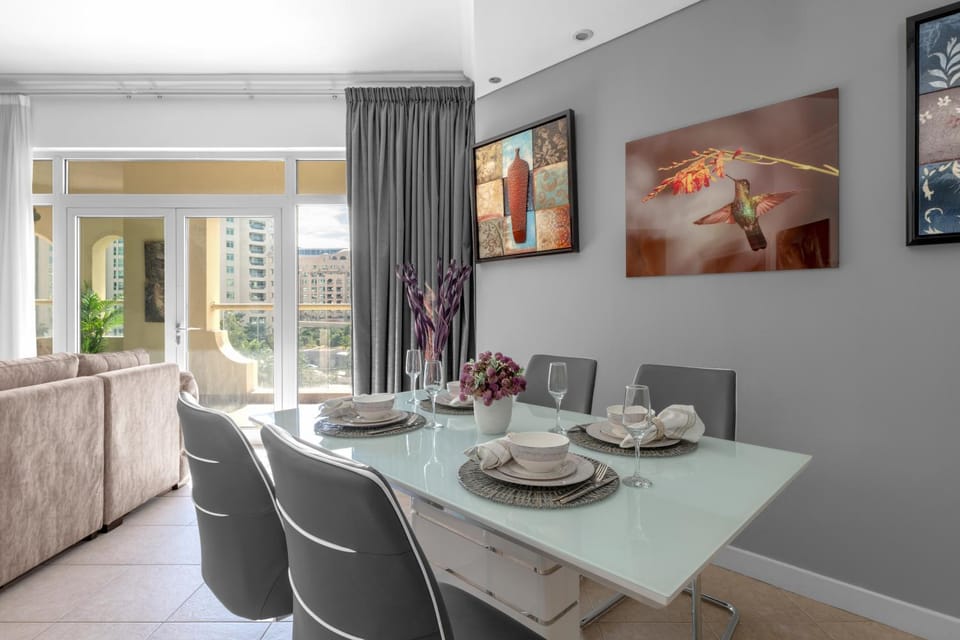 Living room, Dining area
